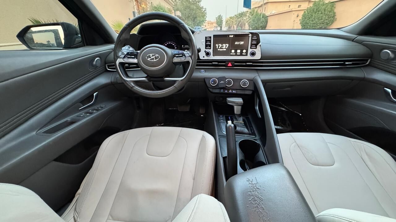 Riyadh, Vehicles, Cars & Trucks , SAR 56500,  HYUNDAI ELANTRA SE 2.0,  2023,  Automatic,  180000 KM,  SMART FULL OPTION SUNROOF B