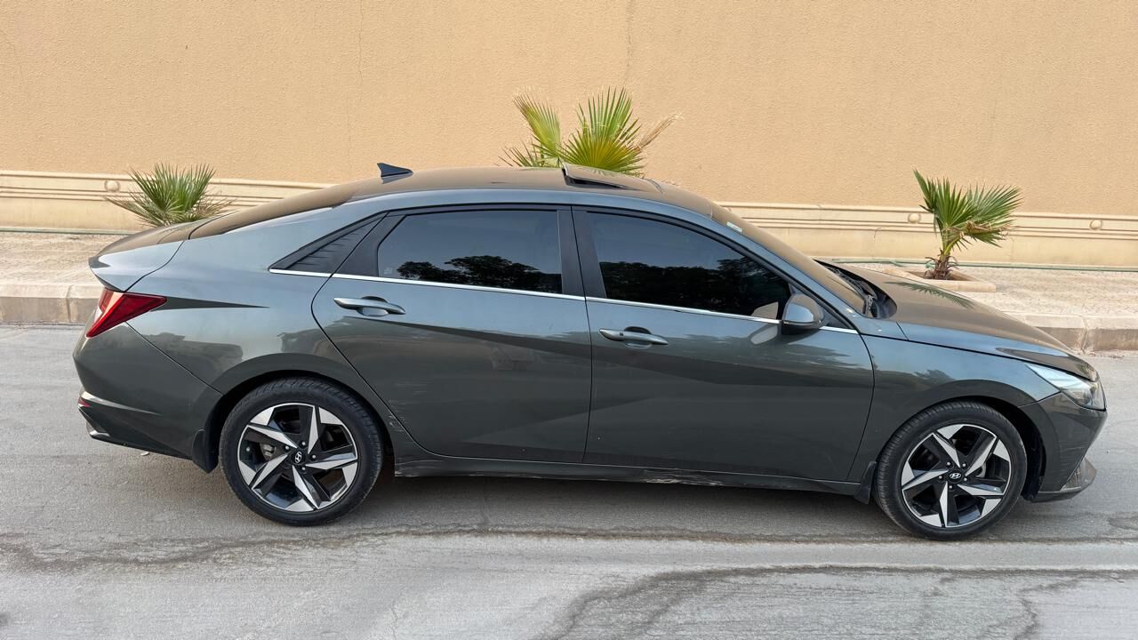 Riyadh, Vehicles, Cars & Trucks , SAR 56500,  HYUNDAI ELANTRA SE 2.0,  2023,  Automatic,  180000 KM,  SMART FULL OPTION SUNROOF E