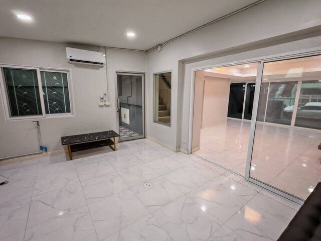Bangkok, Villas, THB 39000,  26 Sq. Feet,  4-story Townhome For Rent, Near MRT Lat Phrao 83, BTS Chok Chai 4 Station And MRT Huai