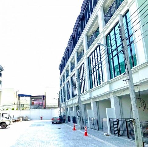 Bangkok, Villas, THB 59999,  20 Sq. Feet,  MRT Sri Nut 500 M. On Nut, Luxury Home Office, 5 Bedrooms, 4 Bathrooms, Near Iamsombat