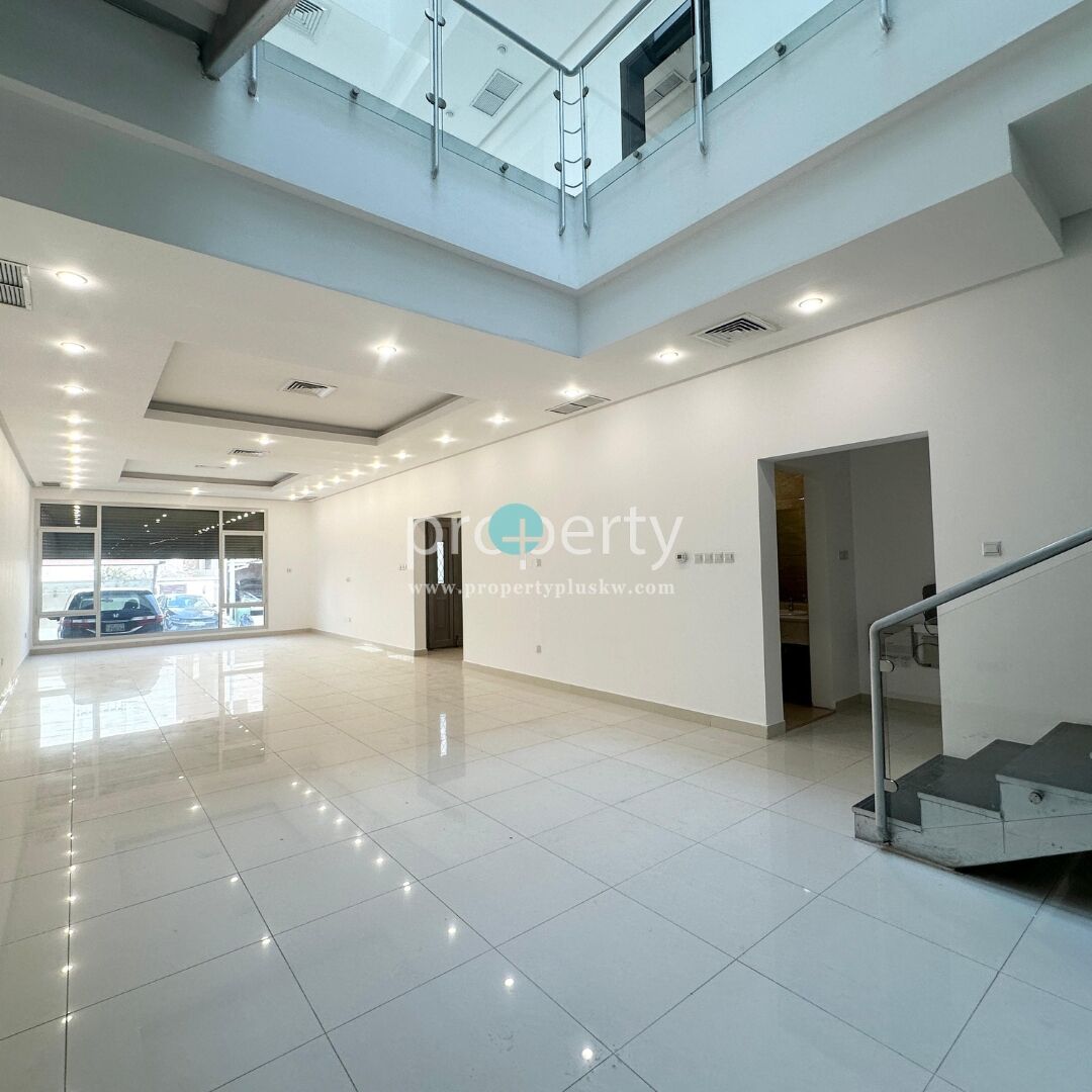 Kuwait City, Villas, KWD 1500,  Spacious Triplex With Pool For Rent In Zahra