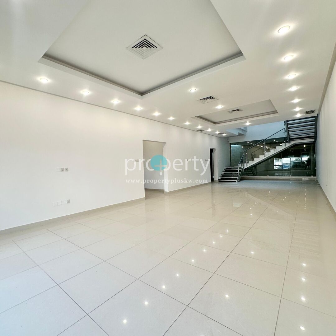 Kuwait City, Villas, KWD 1500,  Spacious Triplex With Pool For Rent In Zahra