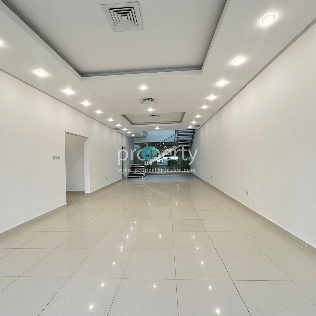 Kuwait City, Villas, KWD 1500,  Spacious Triplex With Pool For Rent In Zahra