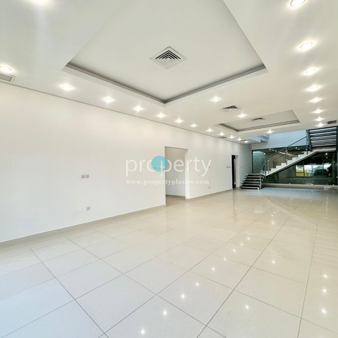 Kuwait City, Villas, KWD 1500,  Spacious Triplex With Pool For Rent In Zahra