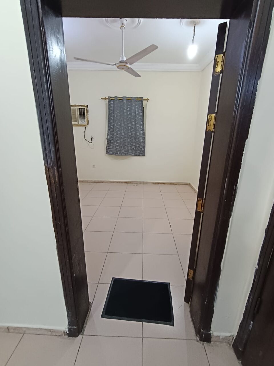 Al Aziziyah, Rooms for Rent, SAR 950/month,  Separate Room For Rent In Family-Friendly Flat (ONLY 1 Executive Bachelor Preferred)