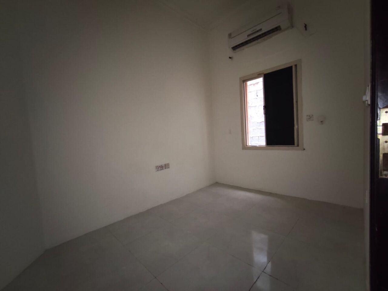 Manama, Apartments, Flats, Houses & Villas, BHD 70/year,  1 BR,  Sagaya:- Studio Flat On Rent With Split Ac