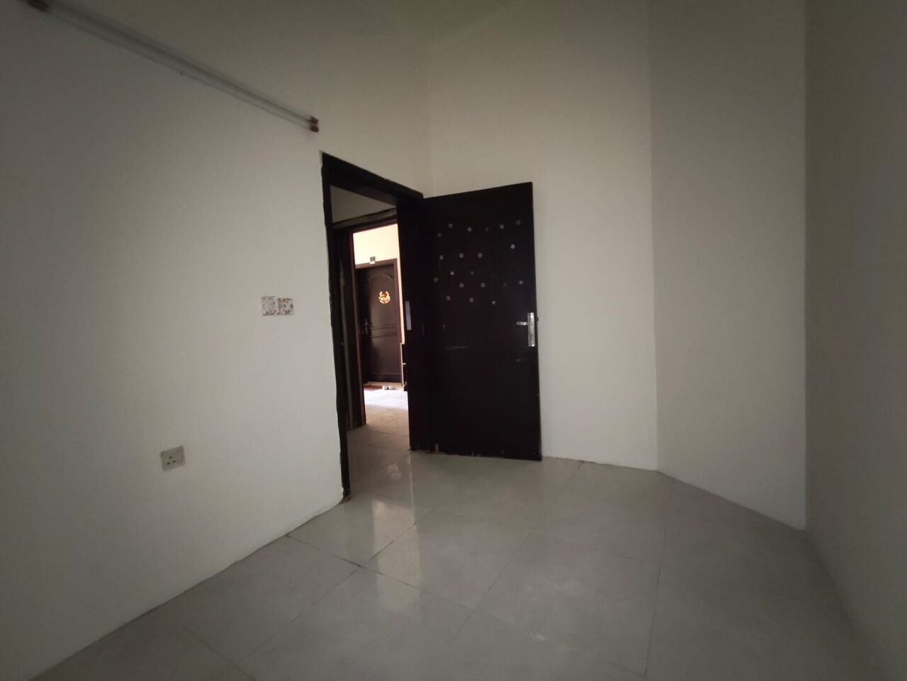 Manama, Apartments, Flats, Houses & Villas, BHD 70/year,  1 BR,  Sagaya:- Studio Flat On Rent With Split Ac