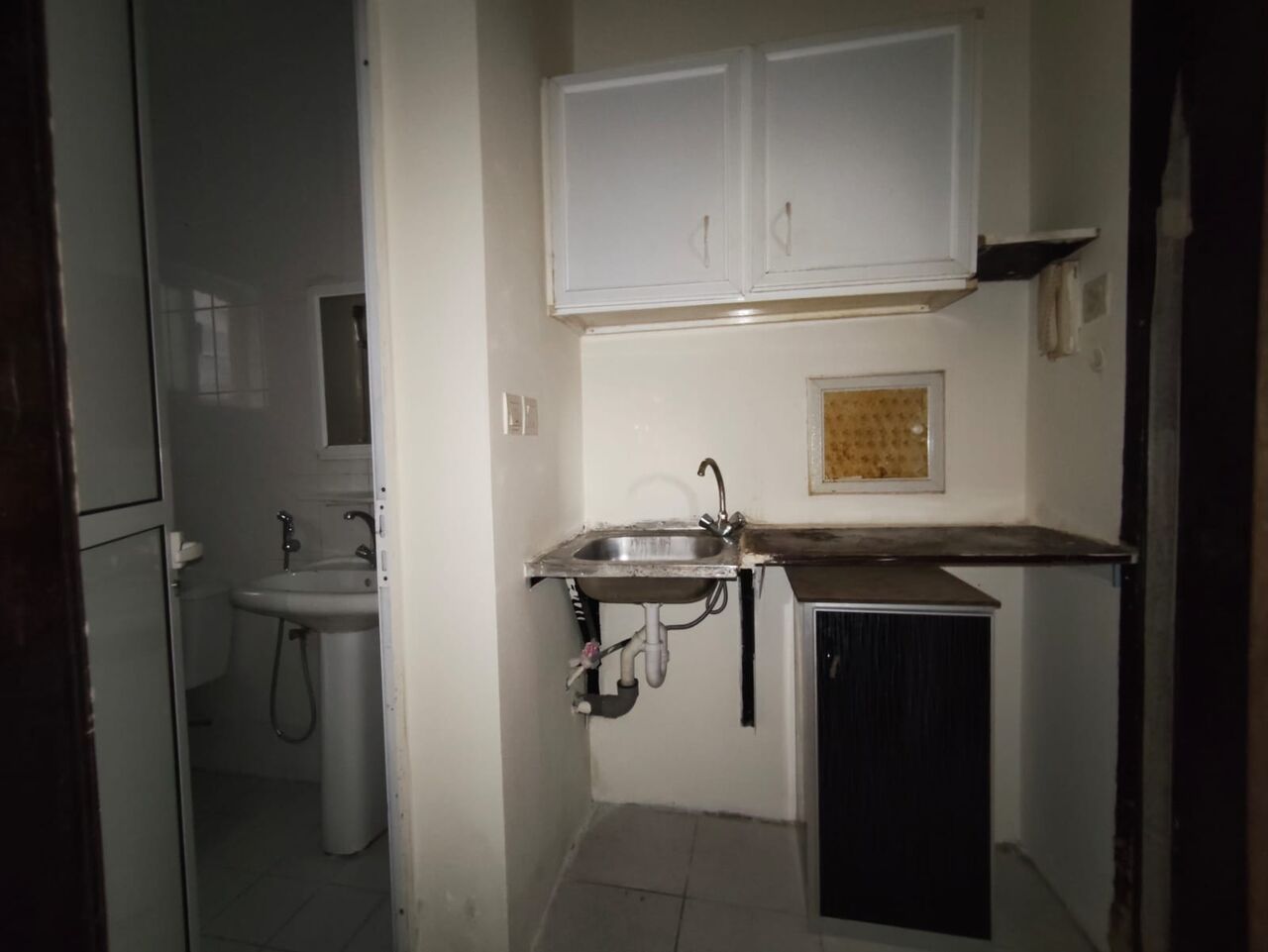Manama, Apartments, Flats, Houses & Villas, BHD 70/year,  1 BR,  Sagaya:- Studio Flat On Rent With Split Ac