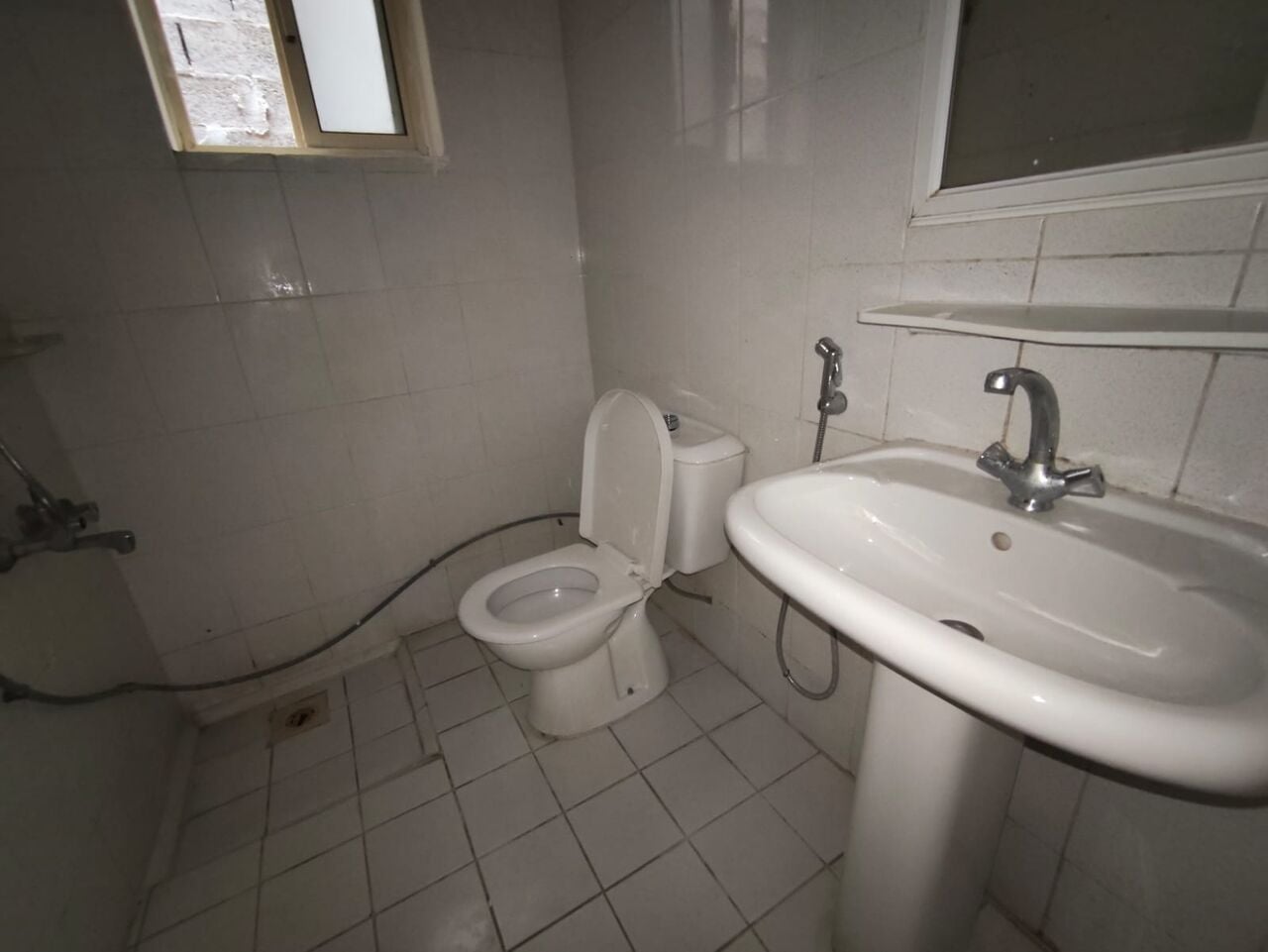 Manama, Apartments, Flats, Houses & Villas, BHD 70/year,  1 BR,  Sagaya:- Studio Flat On Rent With Split Ac