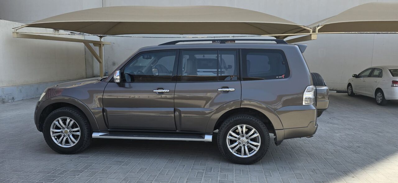 Hidd, Vehicles, Cars & Trucks , BHD 3950,  MITSUBISHI PAJERO-FULL OPTION,  2013,  Automatic,  118 KM,  Excellent Condition Pajero With Low Milleage For Sale. Urgent Sale Owner Leaving Bahrain