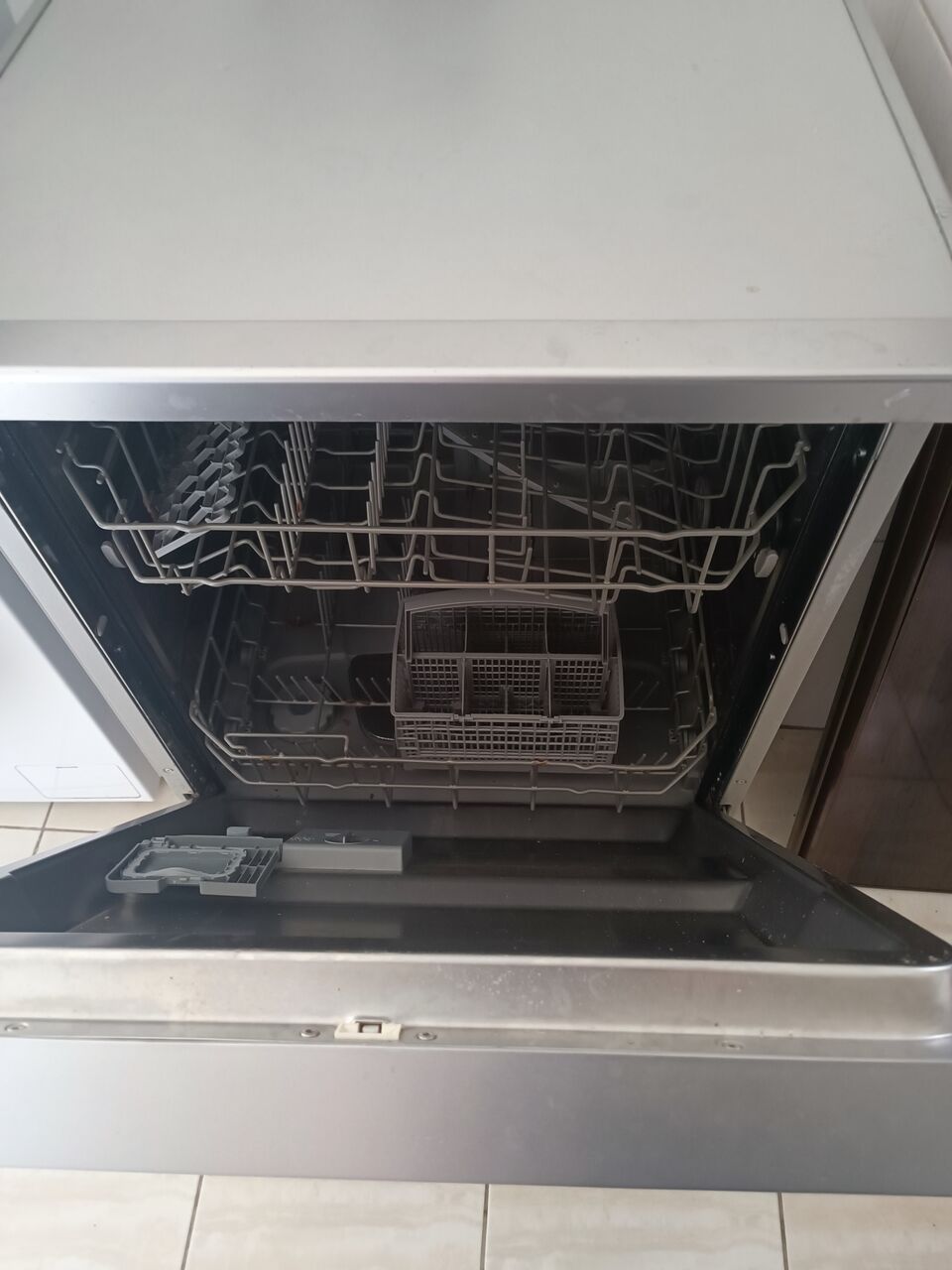 Jeddah, Electronics, SAR 400,  Dishwasher