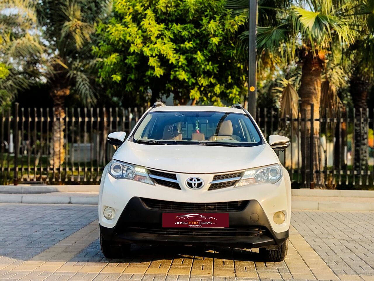 Manama, Vehicles, Cars & Trucks , BHD 4900,  Toyota RAV4,  2015,  Automatic,  220000 KM,  Toyota Rav 4
