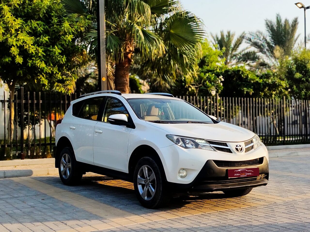 Manama, Vehicles, Cars & Trucks , BHD 4900,  Toyota RAV4,  2015,  Automatic,  220000 KM,  Toyota Rav 4