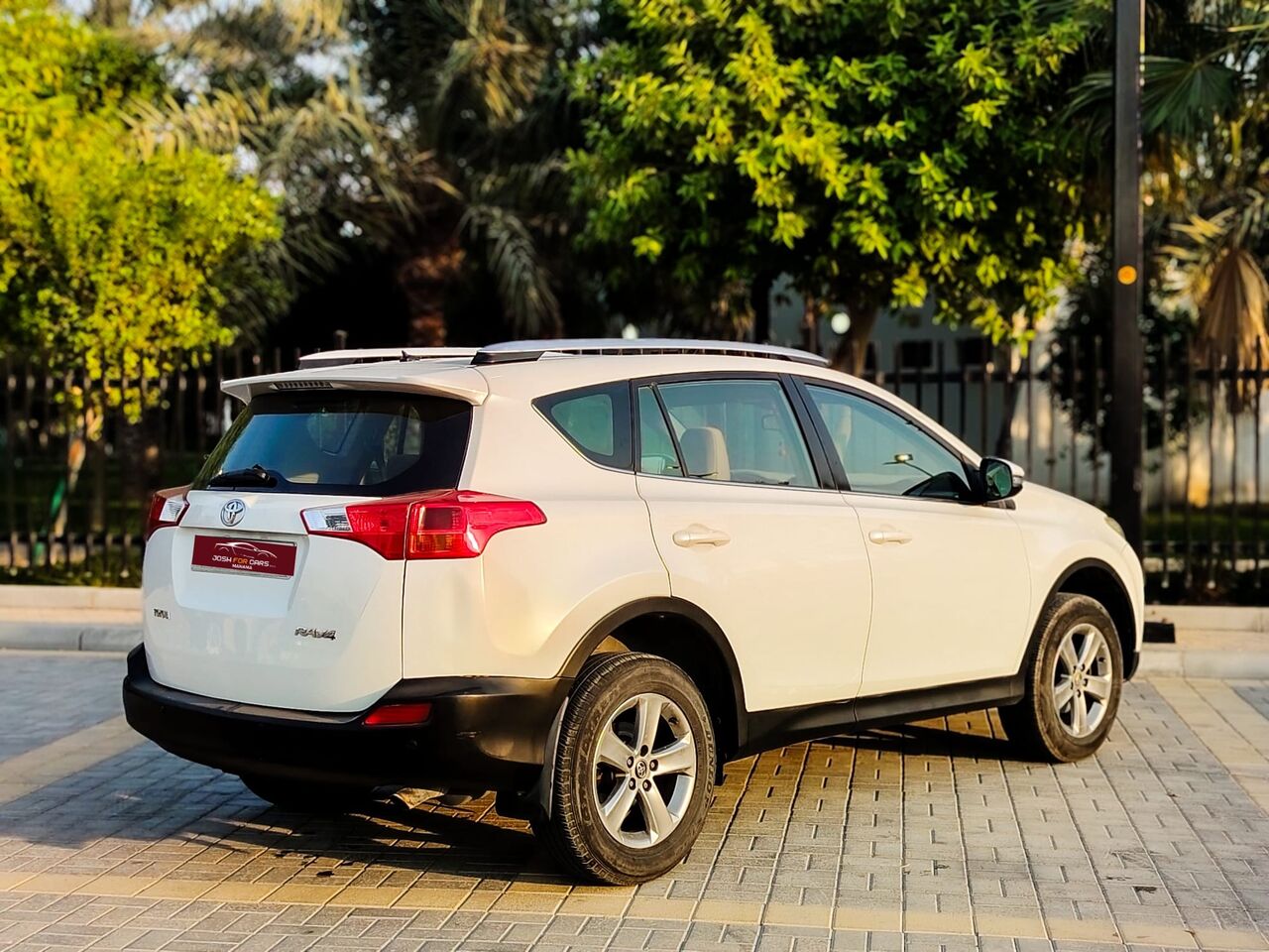 Manama, Vehicles, Cars & Trucks , BHD 4900,  Toyota RAV4,  2015,  Automatic,  220000 KM,  Toyota Rav 4