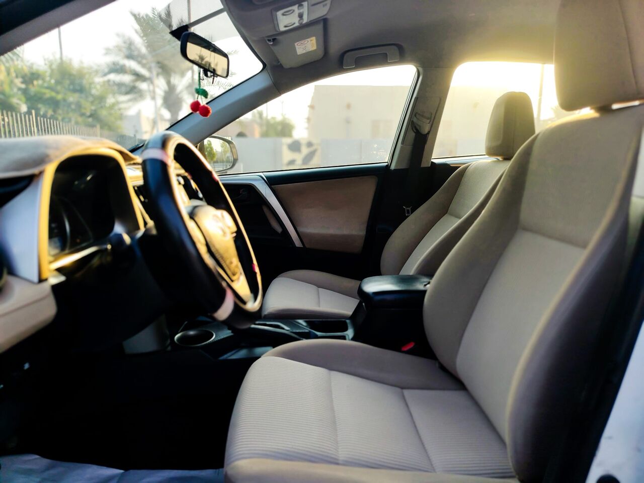 Manama, Vehicles, Cars & Trucks , BHD 4900,  Toyota RAV4,  2015,  Automatic,  220000 KM,  Toyota Rav 4
