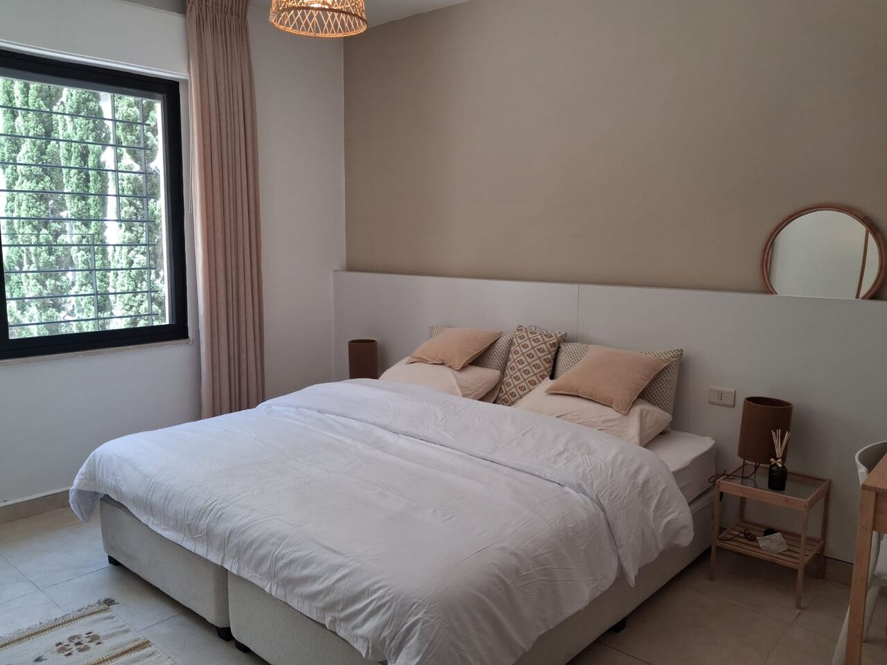 Abdoun, Apartments, Flats, Houses & Villas, JOD 14/year,  Furnished,  2 BR,  100 Sq. Meter,  Apartment For Rent In Abdoun