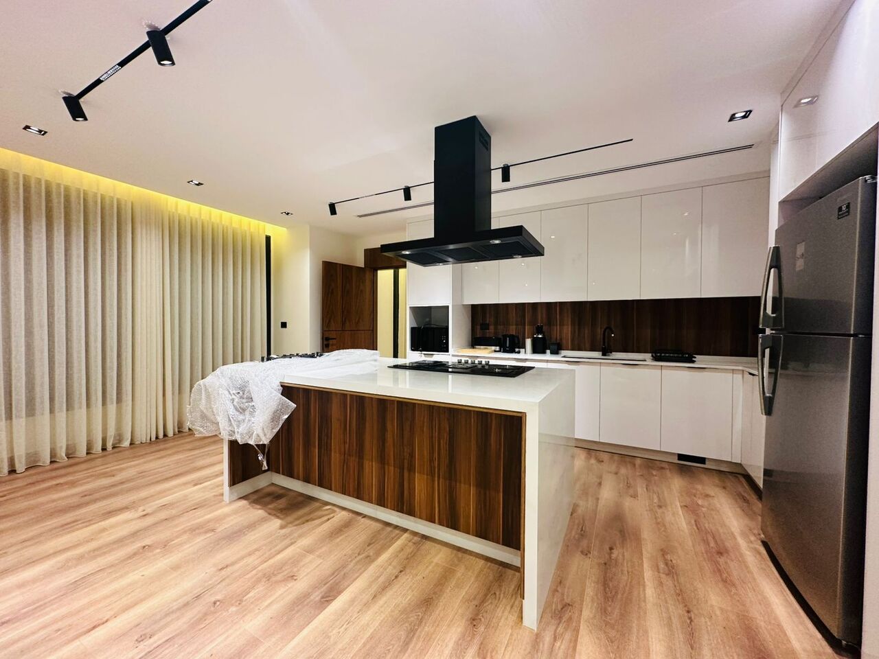 Abdoun, Apartments, Flats, Houses & Villas, JOD 30000/year,  Furnished,  3 BR,  200 Sq. Meter,  Modern Furnished Apartment For Rent