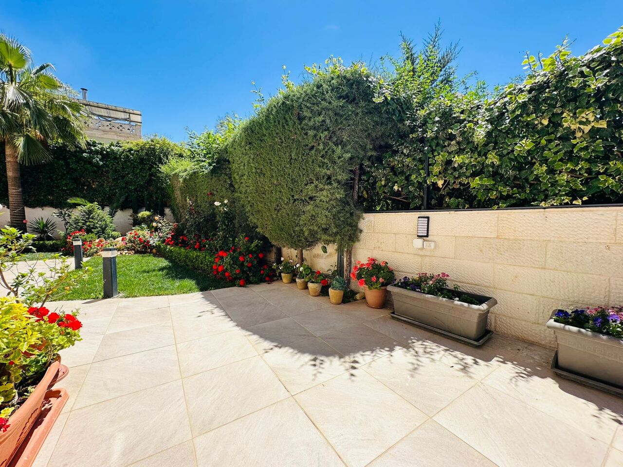 Abdoun, Apartments, Flats, Houses & Villas, JOD 25000/year,  3 BR,  230 Sq. Meter,  Garden Apartment For Rent