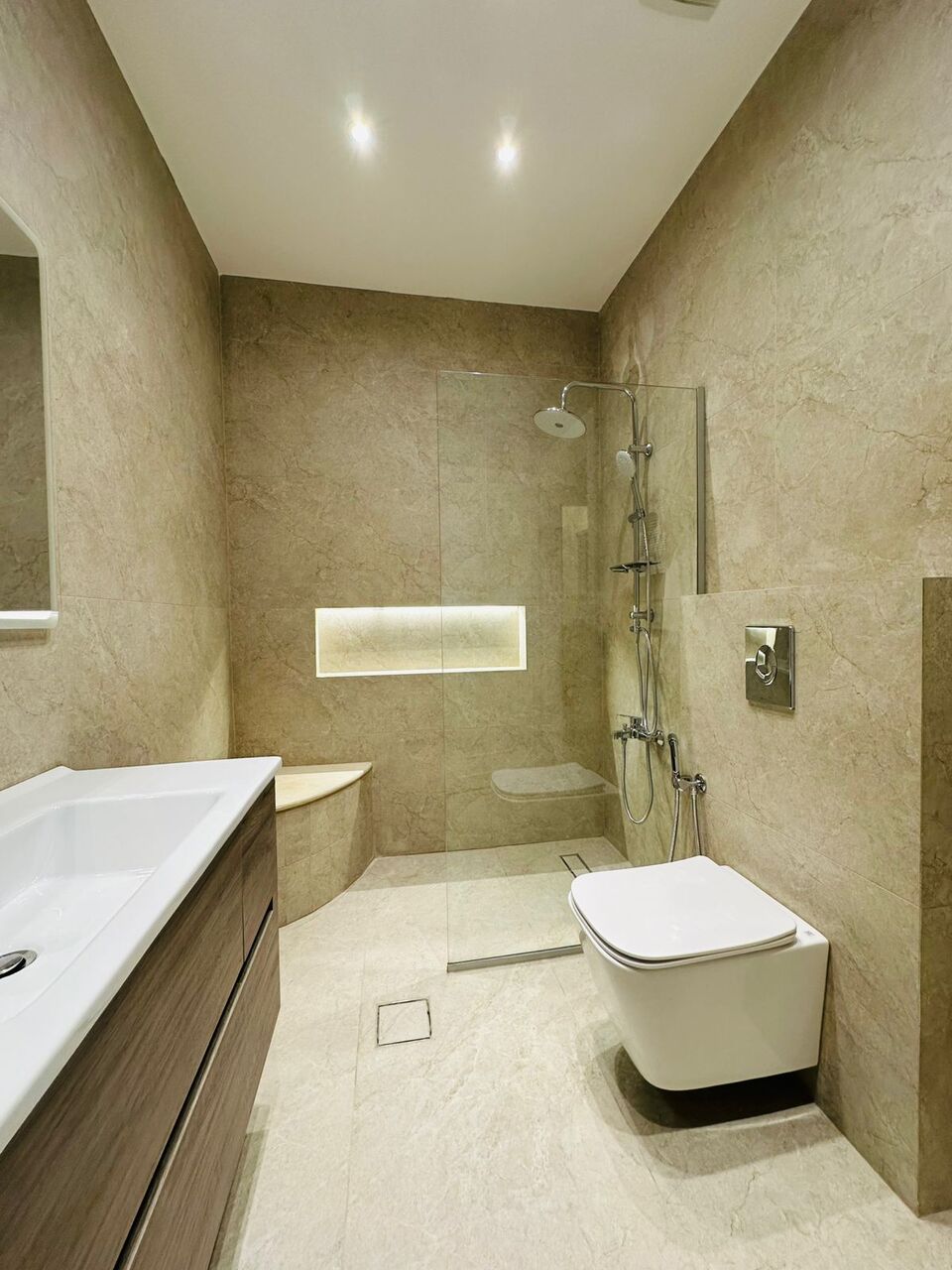 Abdoun, Apartments, Flats, Houses & Villas, JOD 25000/year,  3 BR,  230 Sq. Meter,  Garden Apartment For Rent