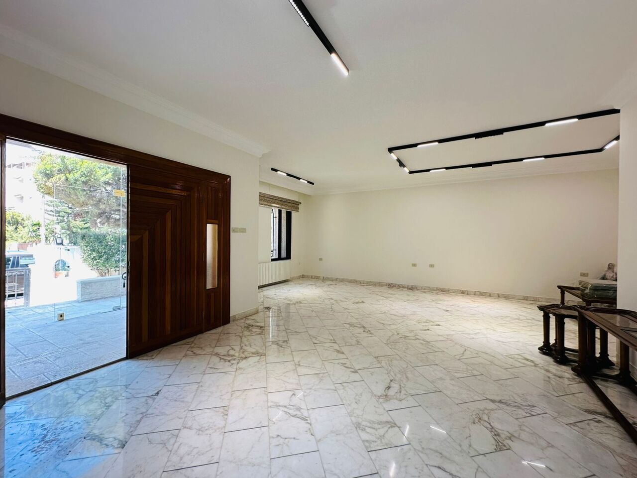 Abdoun, Apartments, Flats, Houses & Villas, JOD 25000/year,  3 BR,  230 Sq. Meter,  Garden Apartment For Rent