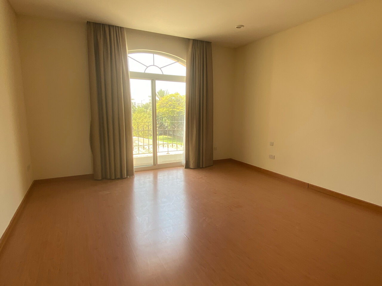 Manama, Villas, BHD 1500,  Furnished,  5 Bedroom Semi Furnished Villa With Private Pool