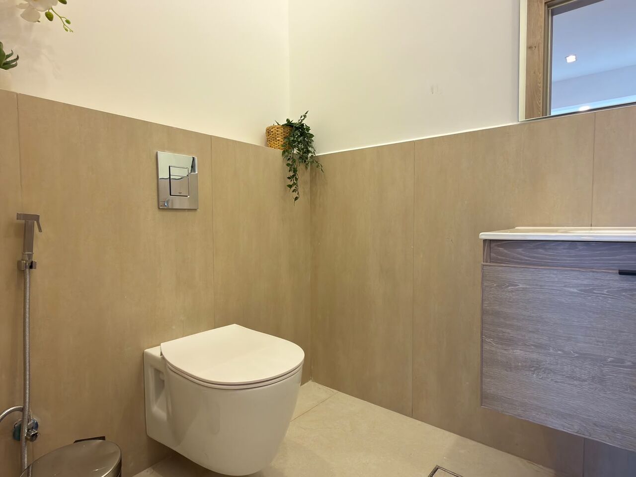 Amman, Apartments, Flats, Houses & Villas, JOD 25000/year,  3 BR,  🏡 For Rent In Jabal El Lweibd