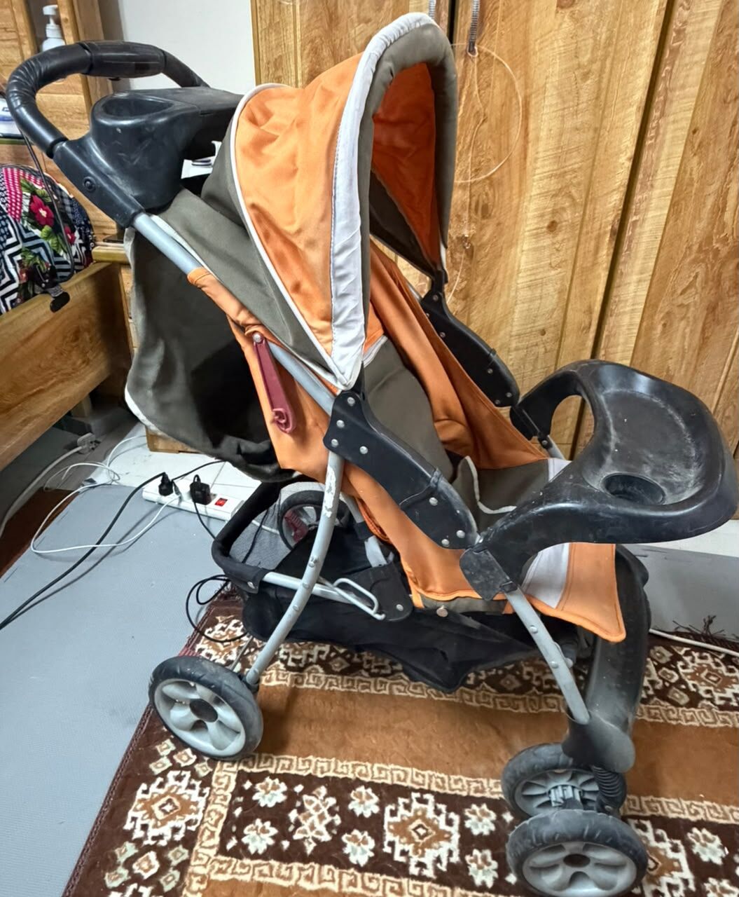 Al Jaradiyah, Household Items, SAR 100,  URGENT SALE &mdash; BABY STROLLER + GREEN CHAIR + BED