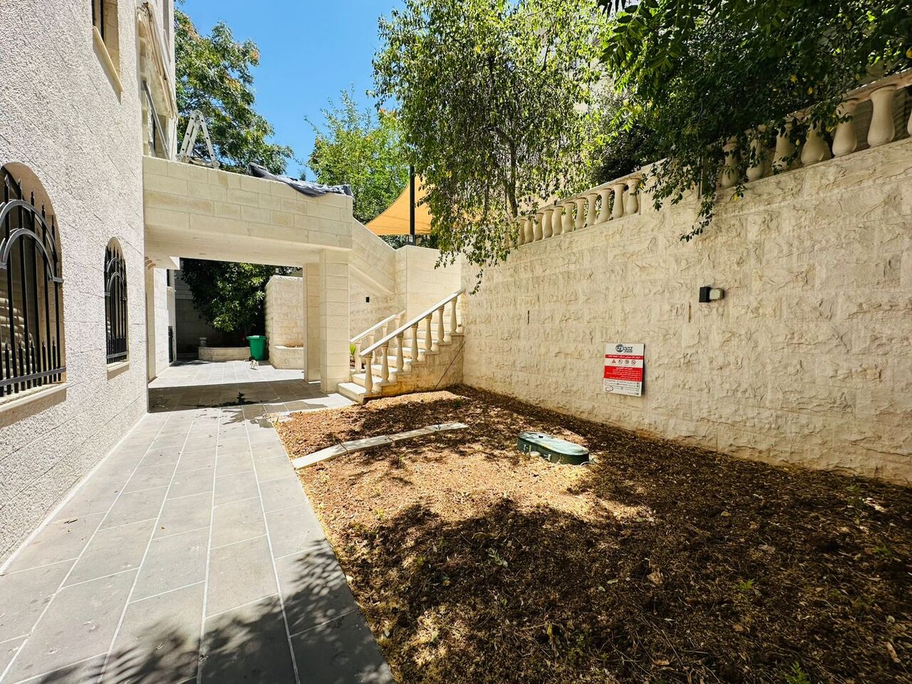 Abdoun, Apartments, Flats, Houses & Villas, JOD 35000/year,  3 BR,  300 Sq. Meter,  Ground Floor Apartment For Rent