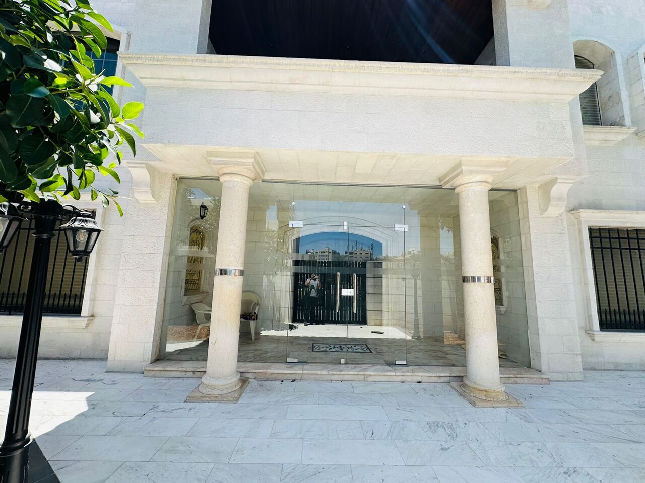 Abdoun, Apartments, Flats, Houses & Villas, JOD 35000/year,  3 BR,  300 Sq. Meter,  Ground Floor Apartment For Rent