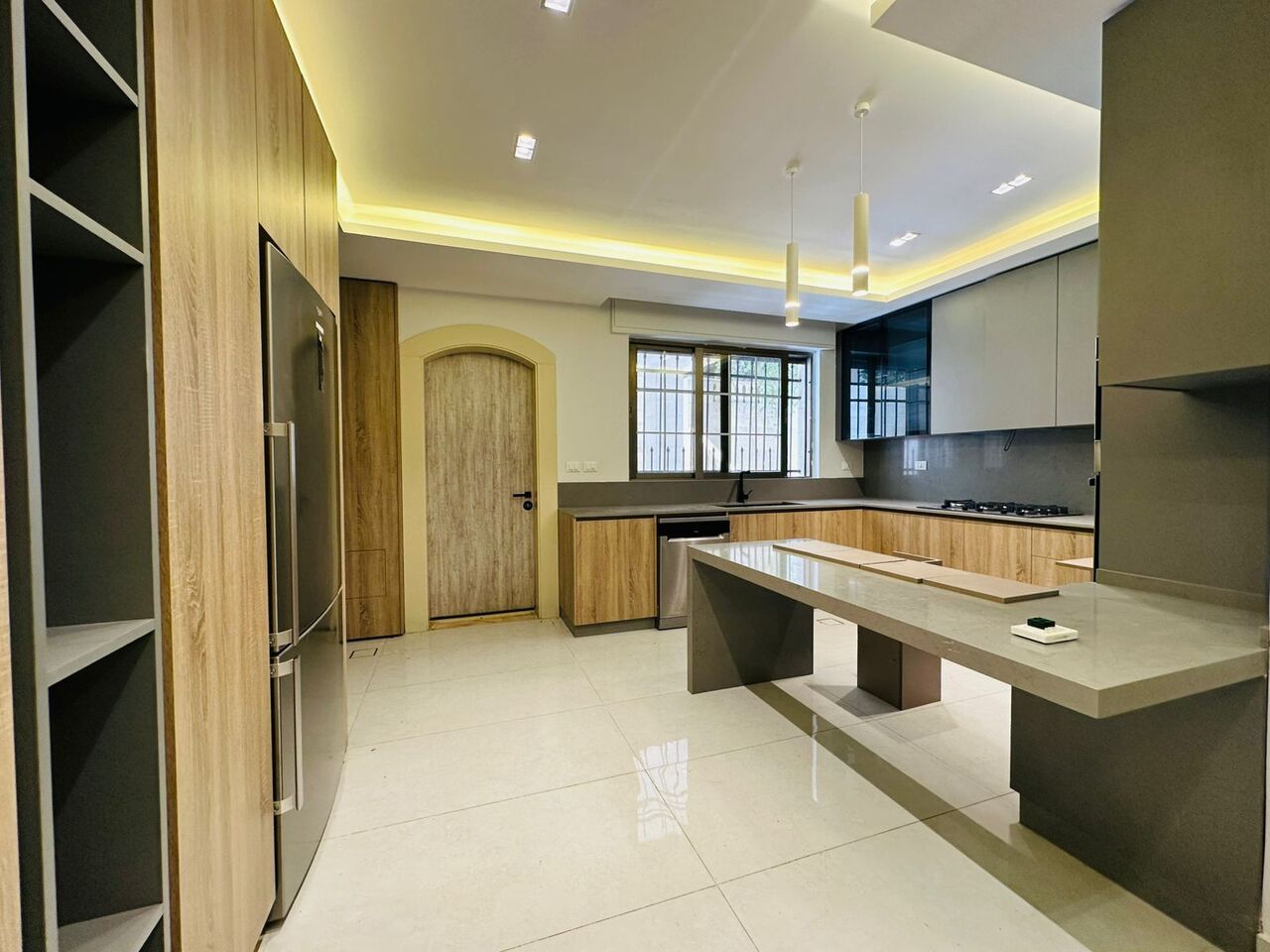 Abdoun, Apartments, Flats, Houses & Villas, JOD 35000/year,  3 BR,  300 Sq. Meter,  Ground Floor Apartment For Rent