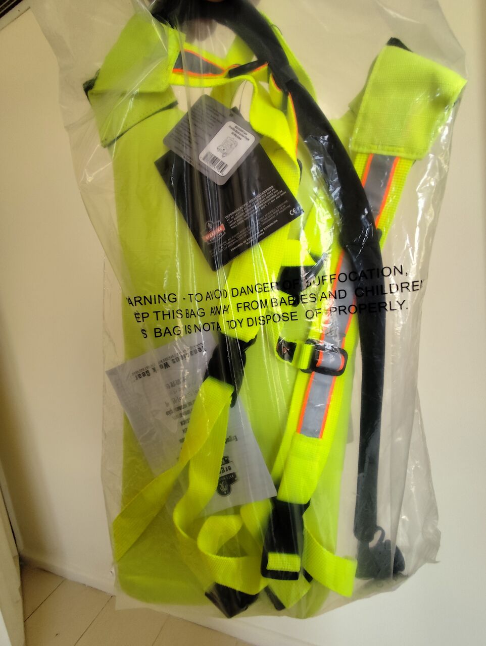 Adliya, Bicycles, BHD 15,  Ergodyne Chill 5155 Low-Profile Hydration Pack &ndash; 2 Liter, Hi-Vis Lime. R