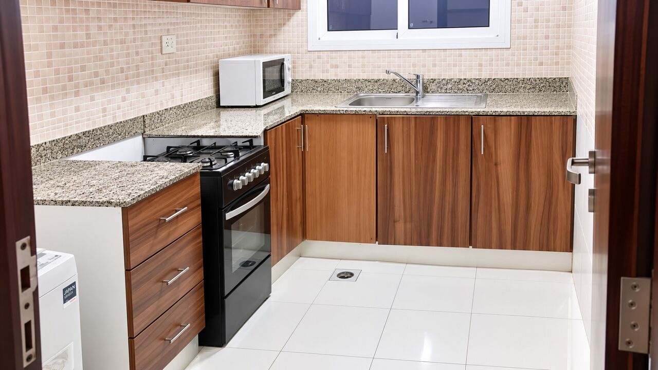 Hoora, Apartments, Flats, Houses & Villas, BHD 180/month,  Furnished,  1 BR,  Fully Furnished Family 1 BHK With Unlimited Ewa In Hoora,Lift,Neat & Clean Flat @ 35547951