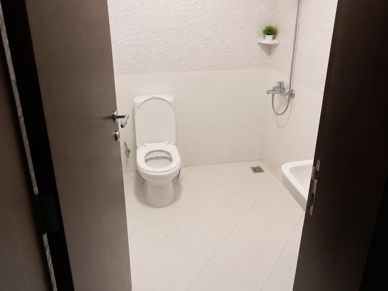 Hoora, Apartments, Flats, Houses & Villas, BHD 180/month,  Furnished,  1 BR,  Fully Furnished Family 1 BHK With Unlimited Ewa In Hoora,Lift,Neat & Clean Flat @ 35547951