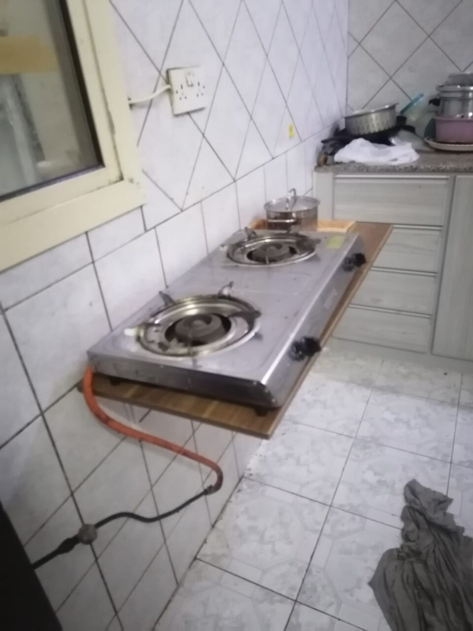 Umm Al Hassam, Household Items, BHD 35,  Gas Stove, Regulator And Gas Cylinder For Sale