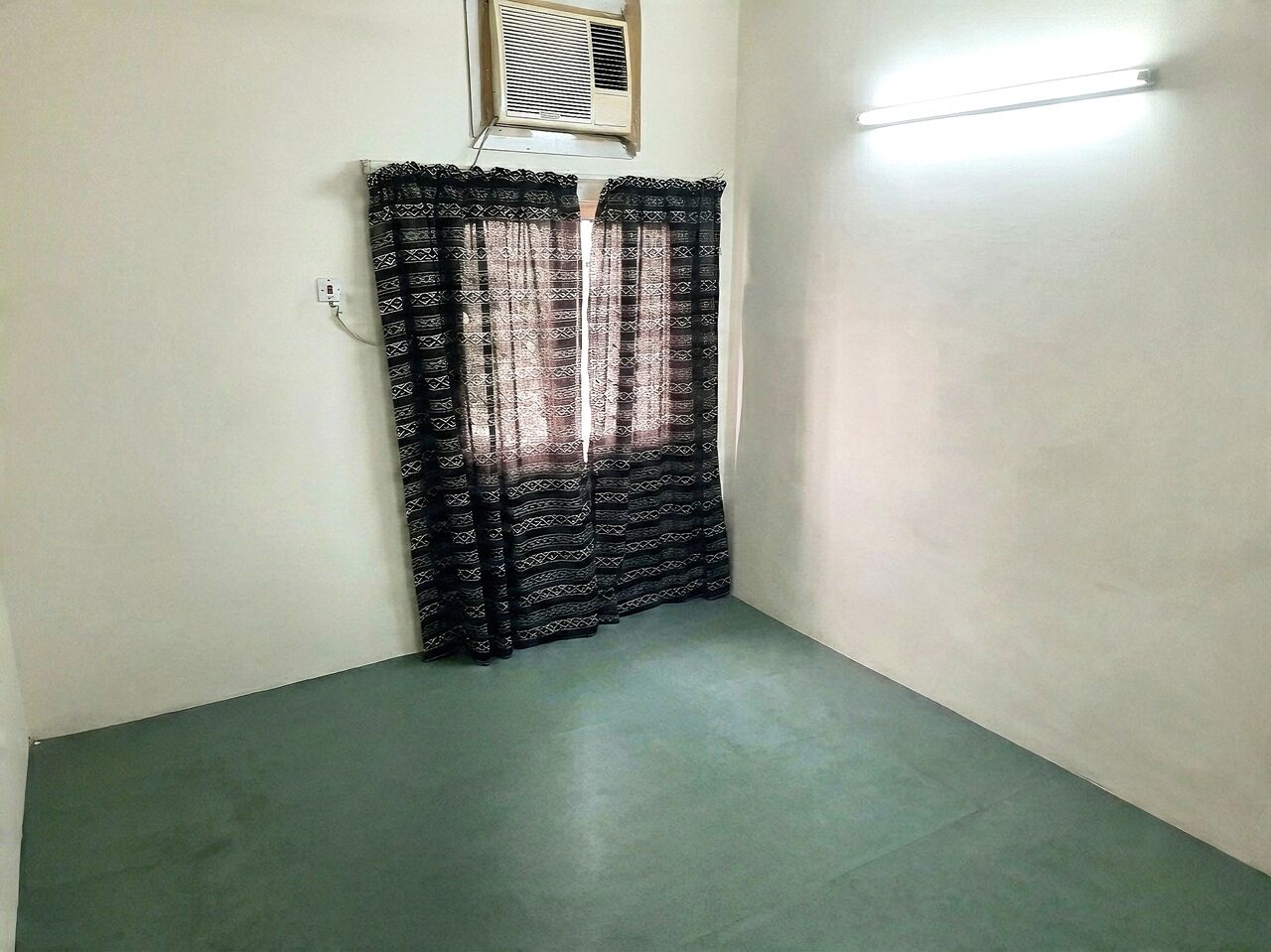 Manama, Rooms for Rent, BHD 120/month,  Room 4 Rent Available (inc. EWA), Couple/Ladies, Start September 2026