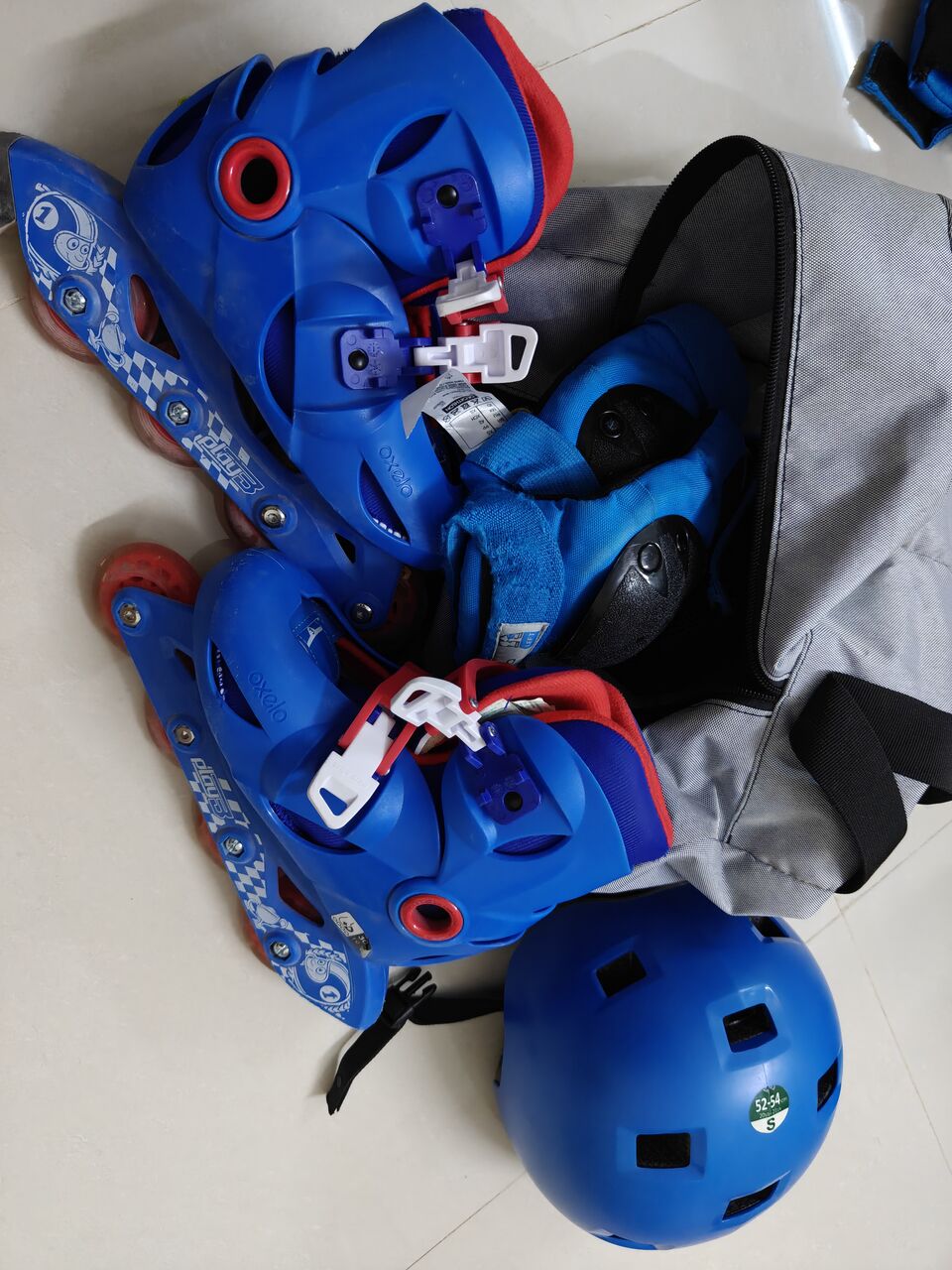 Riyadh, Sporting Goods, SAR 200,  Kids Skating Set With Helmet & Safety Gear &ndash; Size 30&ndash;32