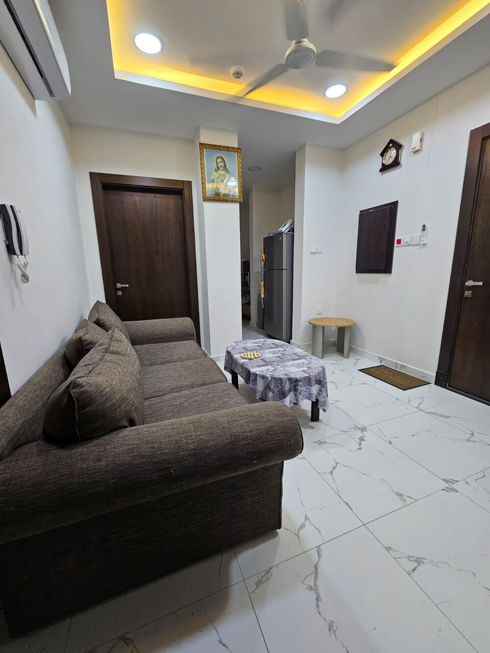 Salmaniya, Apartments, Flats, Houses & Villas, BHD 110/month,  2 BR,  Semi Furnished Sharing Flat For Rent In Salmaniya ( Including Electricity)