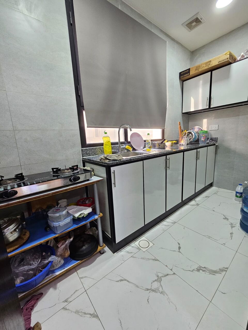 Salmaniya, Apartments, Flats, Houses & Villas, BHD 110/month,  2 BR,  Semi Furnished Sharing Flat For Rent In Salmaniya ( Including Electricity)