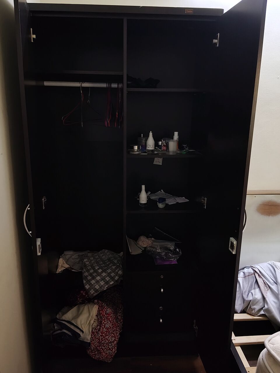 Hidd, Furniture, BHD 10,  Round Table & Two Door Cupboard For Sale