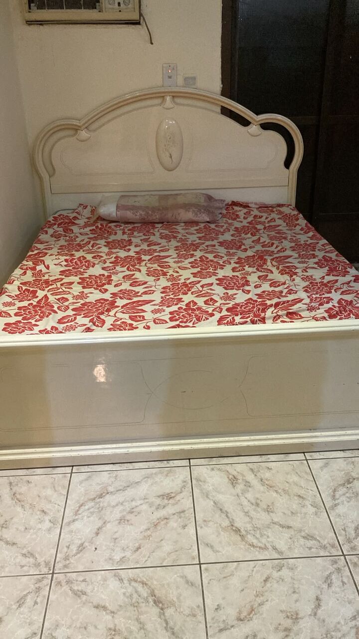 Jeddah, Furniture, SAR 700,  Urgently Selling Home Neat N Clean Furniture