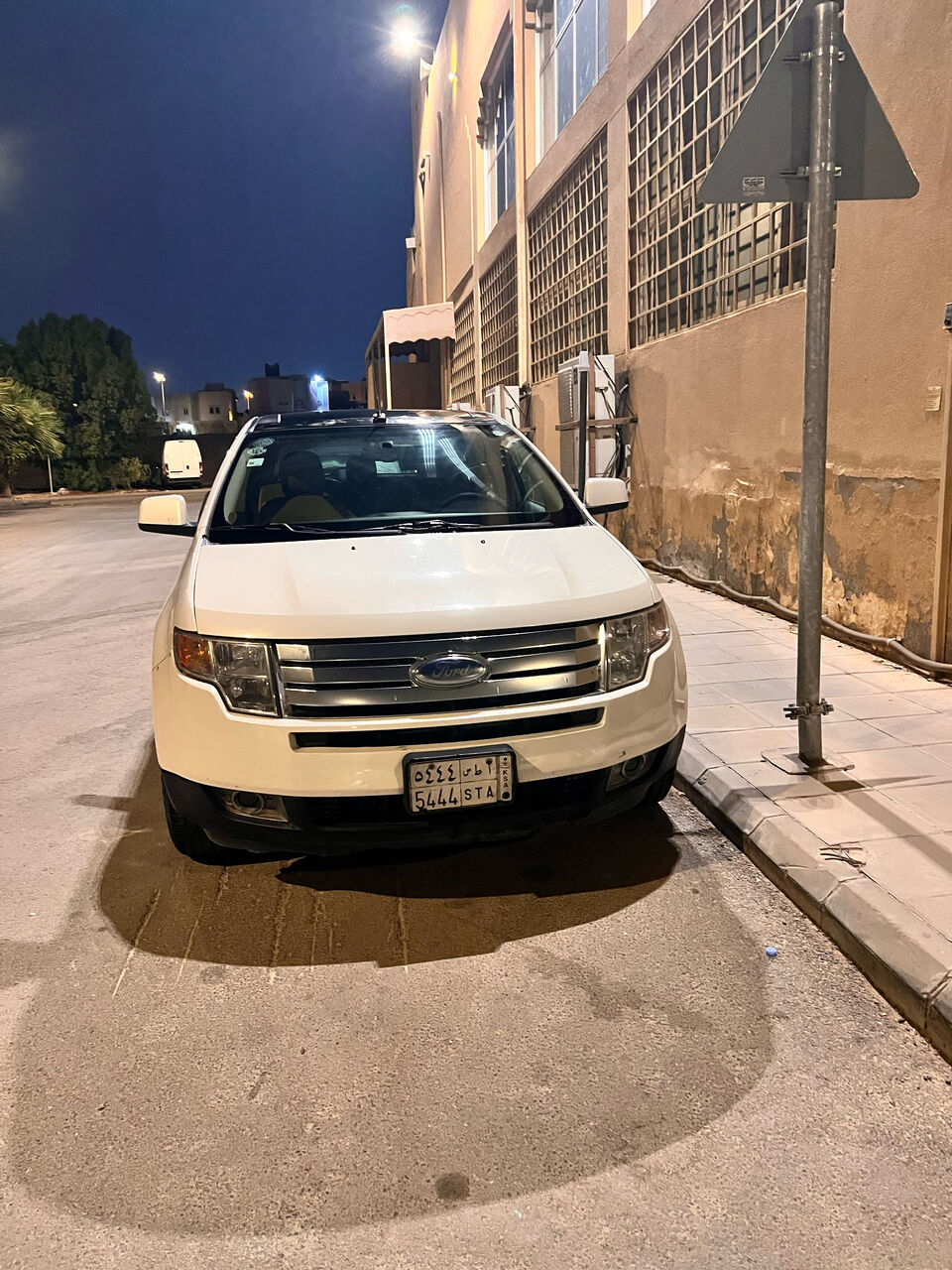 Mughrizat, Vehicles, Cars & Trucks , SAR 10000,  Ford Edge,  2008,  Automatic,  365000 KM,    AWD Full Option SUV Pearl White Is Out For Sale