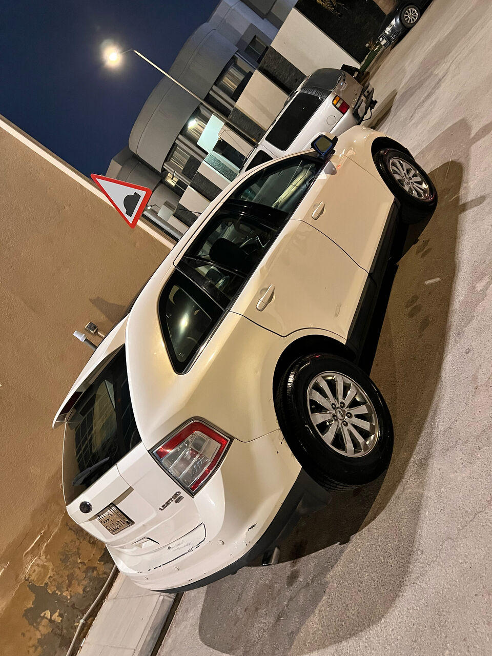Mughrizat, Vehicles, Cars & Trucks , SAR 10000,  Ford Edge,  2008,  Automatic,  365000 KM,    AWD Full Option SUV Pearl White Is Out For Sale