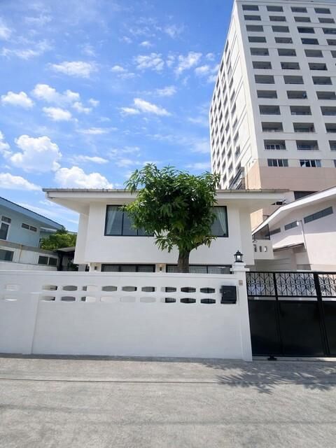 Bangkok, Villas, THB 110000,  50 Sq. Feet,  Luxury Decorated Detached House For Rent, 2 Floors, 5 Bedrooms, Soi 20 June, Sutthisan