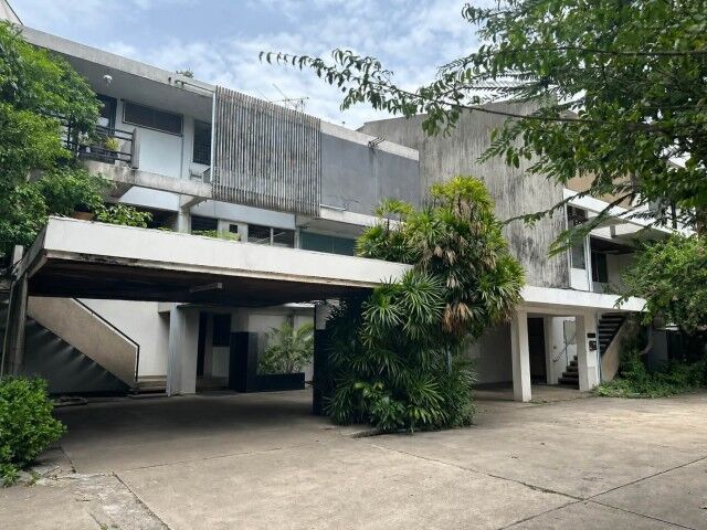 Bangkok, Villas, THB 85000,  0 Sq. Feet,  For Rent #Home Office Private Garden View Duplex Office In The Heart Of Ari #near BTS Ari