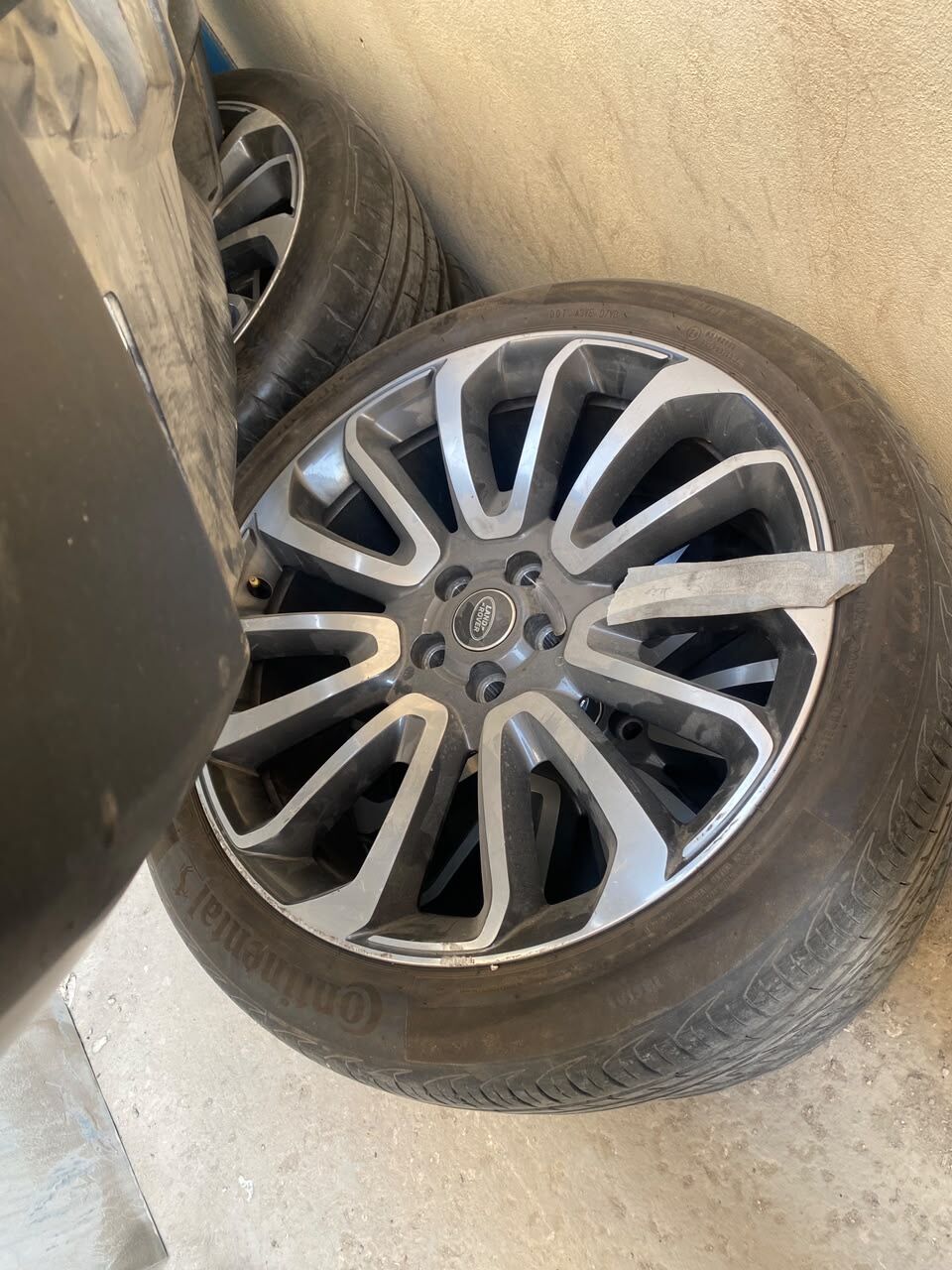 Khobar, Auto Parts, SAR 4500,  Range Rover Tyre