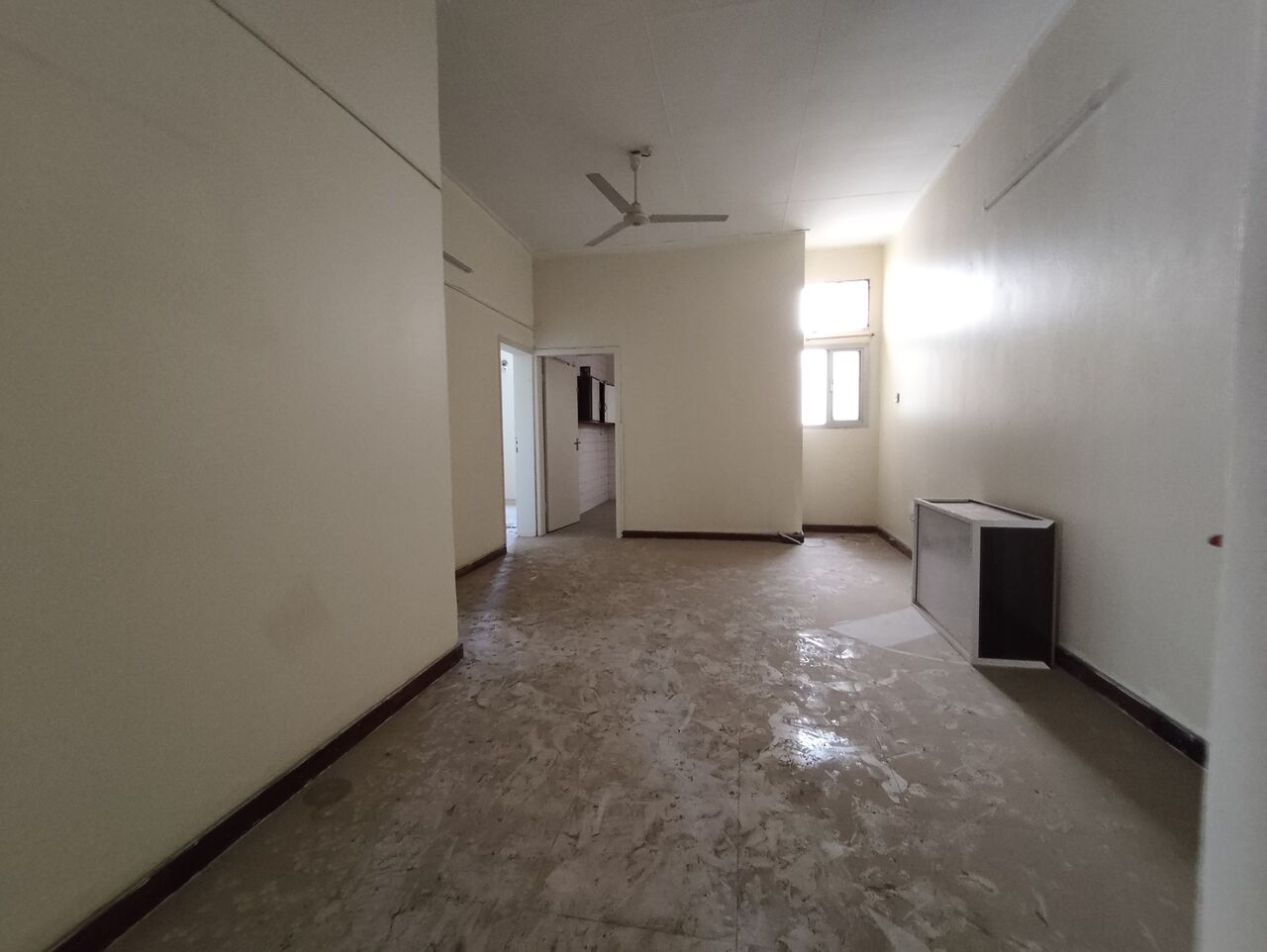Salmaniya, Apartments, Flats, Houses & Villas, BHD 190/year,  3 BR,  Salmaniya:- 3Bhk Unfurnished Flat On Rent..