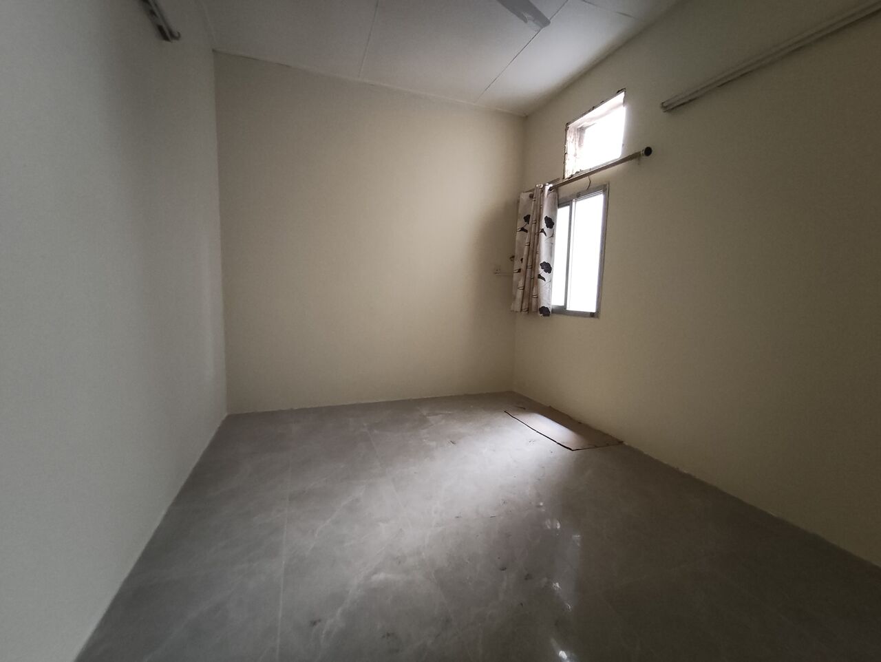 Salmaniya, Apartments, Flats, Houses & Villas, BHD 190/year,  3 BR,  Salmaniya:- 3Bhk Unfurnished Flat On Rent..