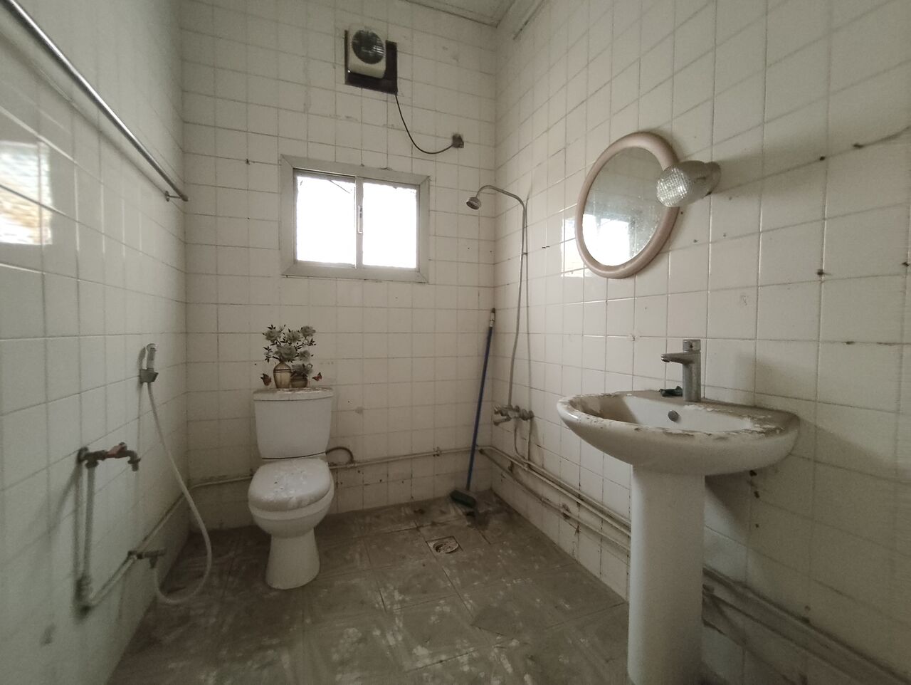 Salmaniya, Apartments, Flats, Houses & Villas, BHD 190/year,  3 BR,  Salmaniya:- 3Bhk Unfurnished Flat On Rent..