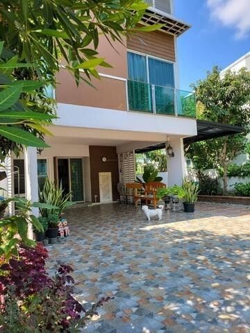 Bangkok, Villas, THB 50000,  56 Sq. Feet,  3-story Townhome For Rent, Home Place The Park Wongwaen-Rama 9 Project, With Furniture.