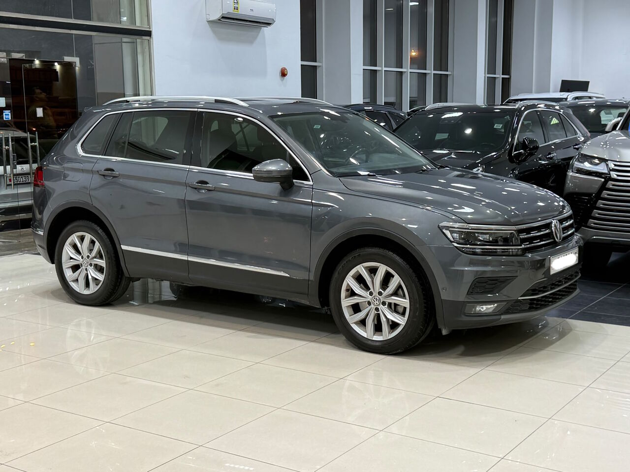 Manama, Vehicles, Cars & Trucks , BHD 3900,  Volkswagen Tiguan,  2018,  Automatic,  152500 KM,    (Grey)